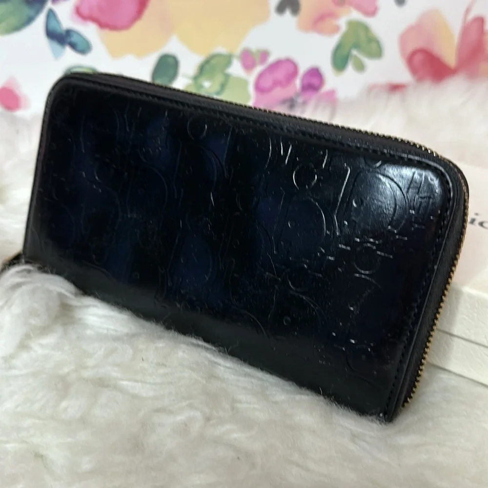 💯Authentic Dior Black Embossed Wallet🍀